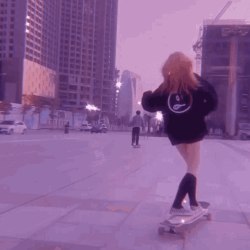 Девушка на скейте (17 гифок) 9