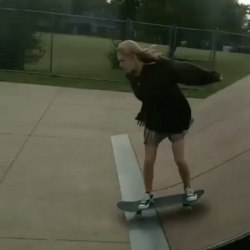Girl on a skateboard (17 gifs) 3