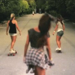 Девушка на скейте (17 гифок) 15