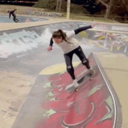 Girl on a skateboard (17 gifs) 1