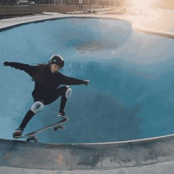 Girl on a skateboard (17 gifs) 10