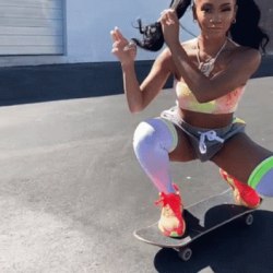 Girl on a skateboard (17 gifs) 8