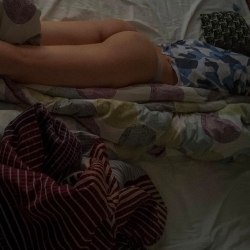 Красивые спящие девушки / Beautiful sleeping girls 30