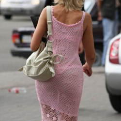 Блондинка в розовом платье 3