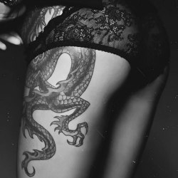 Девушки с татуировкой дракона (32шт) 16