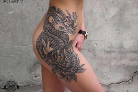 Девушки с татуировкой дракона (32шт)