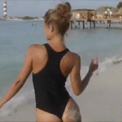 Девки трясут задницами на пляже  (22 гифки) 1