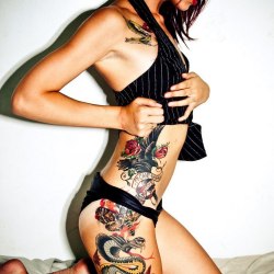 Girls with a dragon tattoo (32 pieces) 11