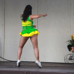 Танцы в зеленой короткой юбке (29 фото) 4