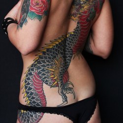Девушки с татуировкой дракона (32шт) 24