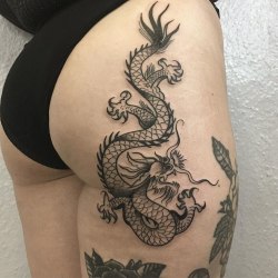 Девушки с татуировкой дракона (32шт) 14