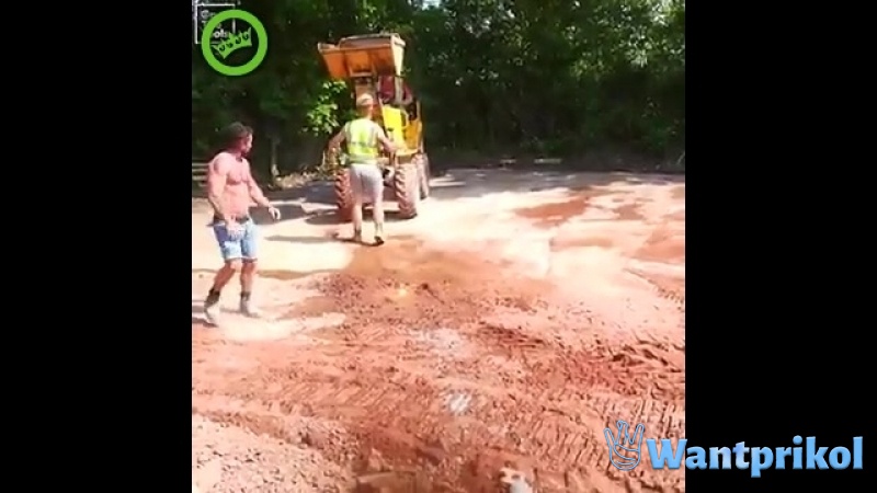 Пошутил над товарищем. Видео прикол