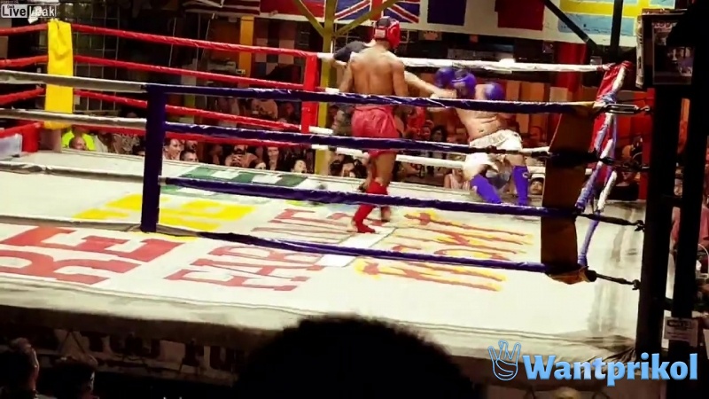 A Polish tourist against a Thai boxer. Video joke