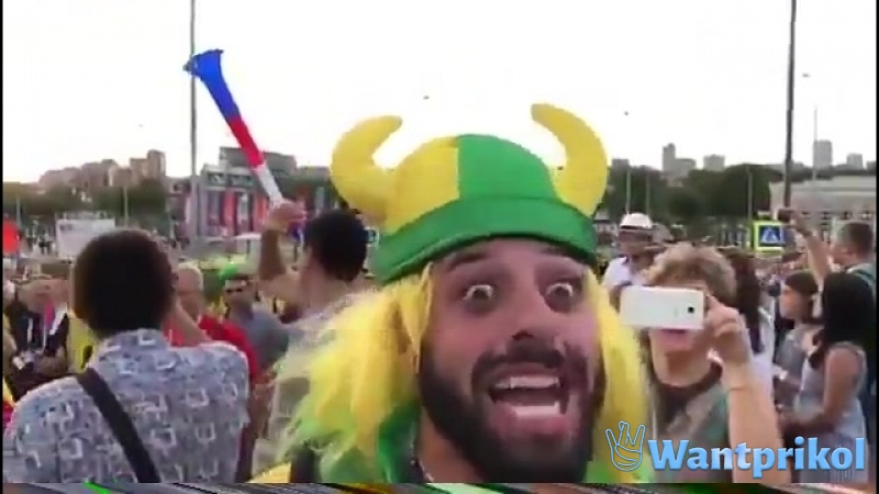 A Brazilian fan is shouting in Russian. Video joke