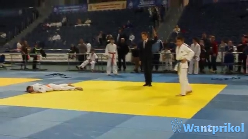 The young athlete could not accept defeat. Video joke