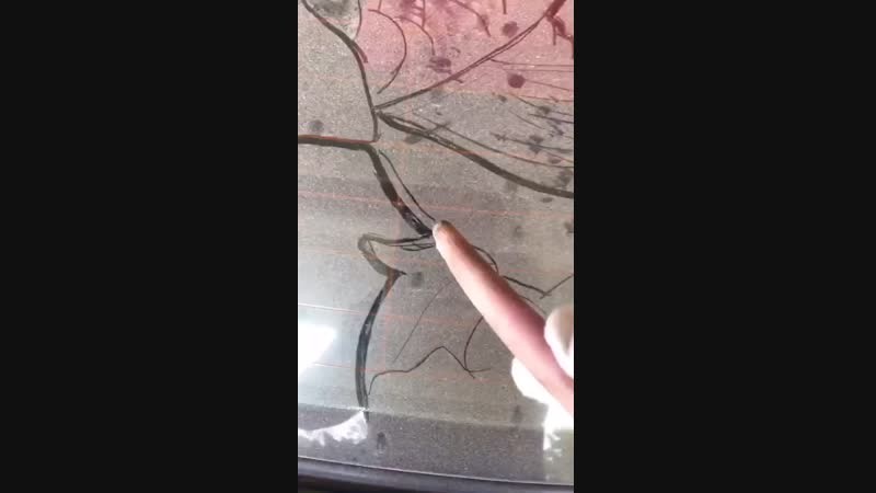 Рисунок на заднем стекле автомобиля. Видео прикол