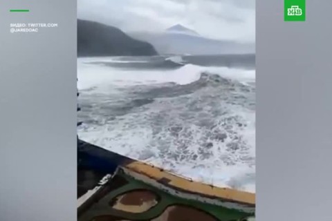 На Тенерифе гигантские волны