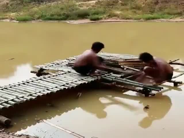 Мостушка с домиком из бамбука